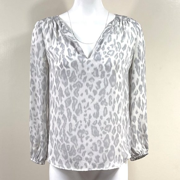 Joie grey/ivory jaguar print V neck Silk Blouse - Picture 2 of 10